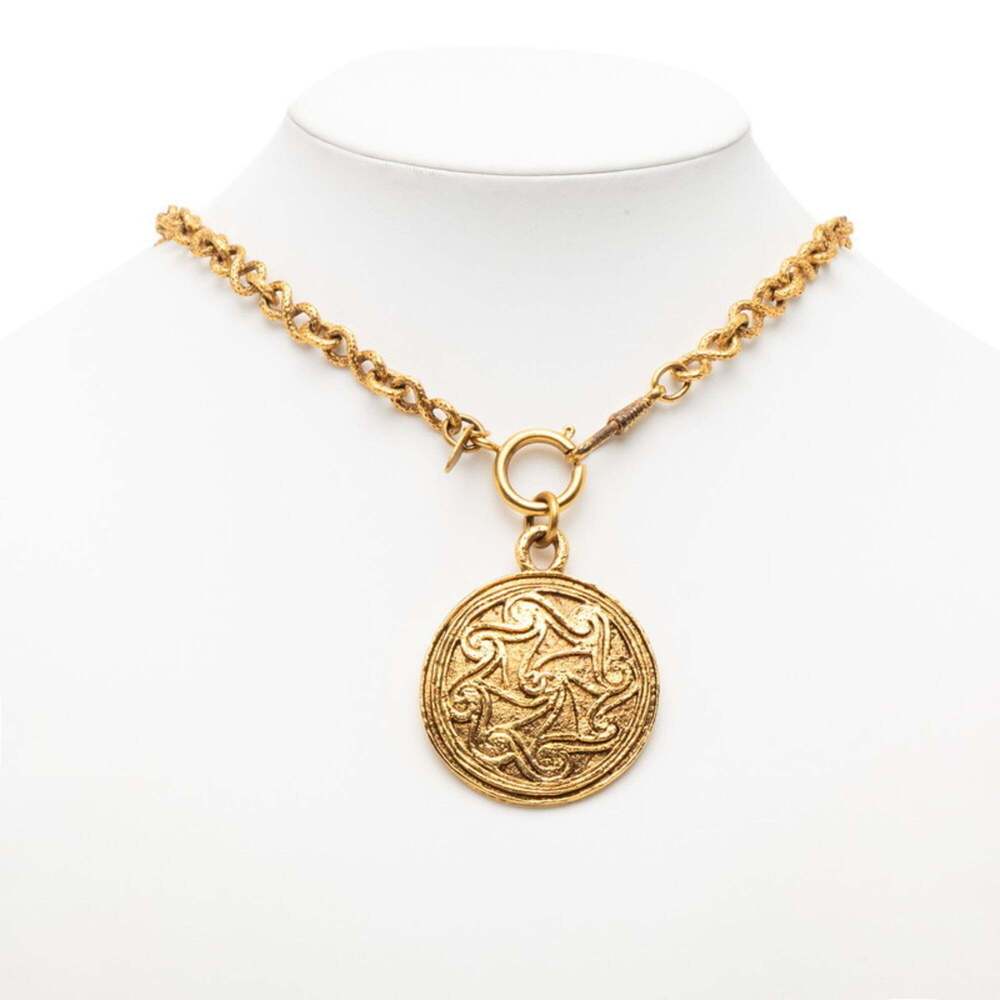 CHANEL Authentic Vintage Green Logo Necklace - Picture 6 of 6